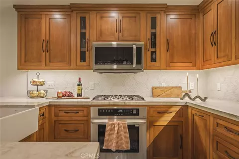 Kitchen - 366 Lake Resort, Lake Arrowhead, CA 92352 photo 2 of 4