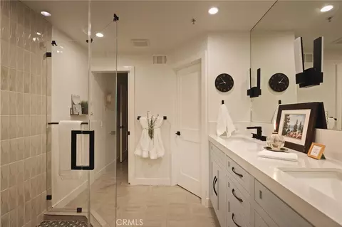 Bath - 366 Lake Resort, Lake Arrowhead, CA 92352 photo 1 of 5