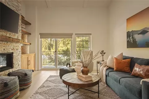 Living - 366 Lake Resort, Lake Arrowhead, CA 92352 photo 2 of 5
