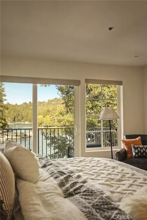 Bedroom - 366 Lake Resort, Lake Arrowhead, CA 92352 photo 1 of 10
