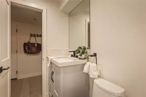 Bath - 366 Lake Resort, Lake Arrowhead, CA 92352 photo 5 of 5