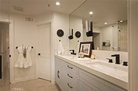 Bath - 366 Lake Resort, Lake Arrowhead, CA 92352 photo 2 of 5