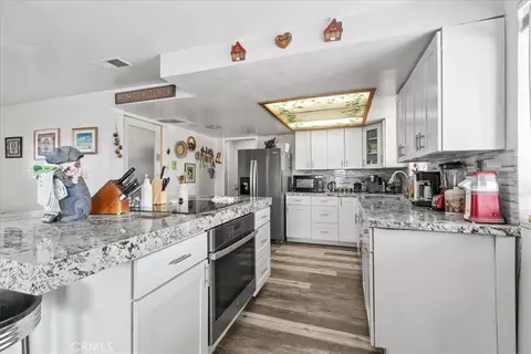 Kitchen - 55576 Valley View Rd, Landers, CA 92285 photo 4 of 5