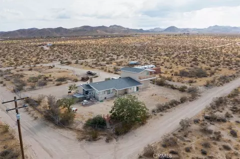 View/Area - 55576 Valley View Rd, Landers, CA 92285 photo 3 of 7