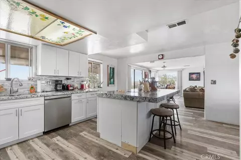 Kitchen - 55576 Valley View Rd, Landers, CA 92285 photo 1 of 5