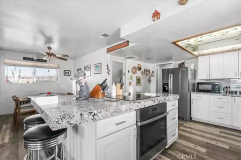 Kitchen - 55576 Valley View Rd, Landers, CA 92285 photo 3 of 5