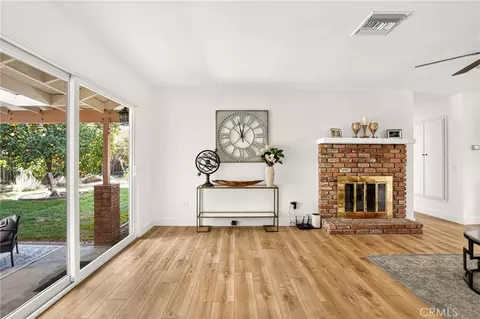 Living - 302 S San Mateo St, Redlands, CA 92373 photo 5 of 6