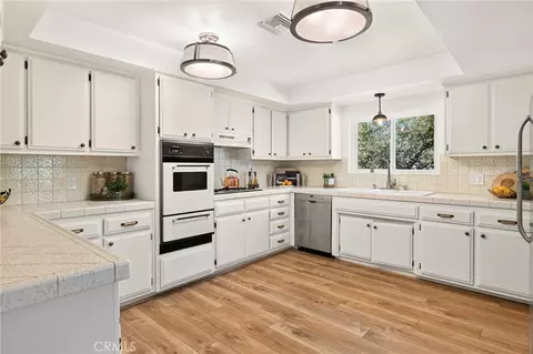 Kitchen - 302 S San Mateo St, Redlands, CA 92373 photo 2 of 6