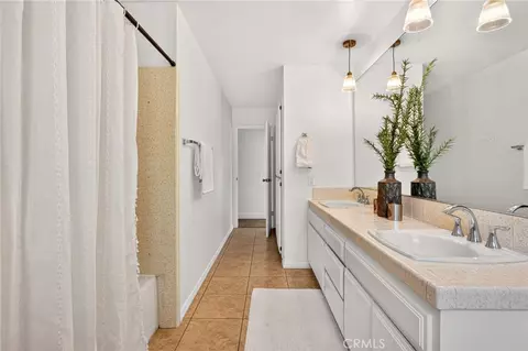Bath - 302 S San Mateo St, Redlands, CA 92373 photo 5 of 5