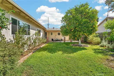 Exterior - 302 S San Mateo St, Redlands, CA 92373 photo 4 of 12