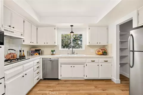 Kitchen - 302 S San Mateo St, Redlands, CA 92373 photo 5 of 6