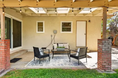 Exterior - 302 S San Mateo St, Redlands, CA 92373 photo 3 of 12