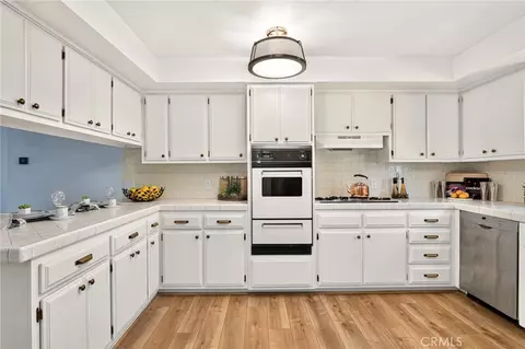 Kitchen - 302 S San Mateo St, Redlands, CA 92373 photo 3 of 6