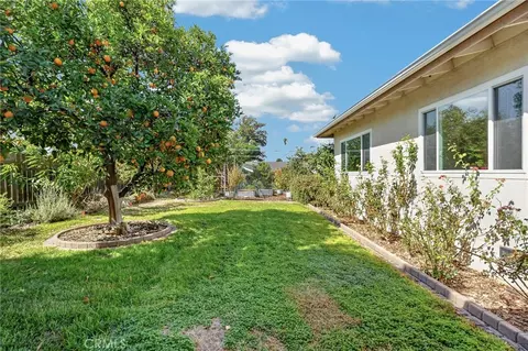 Exterior - 302 S San Mateo St, Redlands, CA 92373 photo 11 of 12