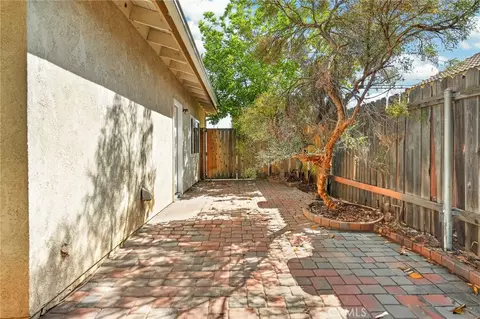 Exterior - 302 S San Mateo St, Redlands, CA 92373 photo 10 of 12