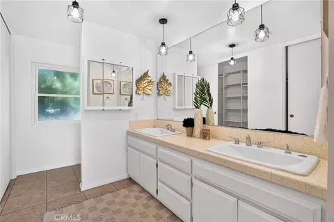 Bath - 302 S San Mateo St, Redlands, CA 92373 photo 2 of 5