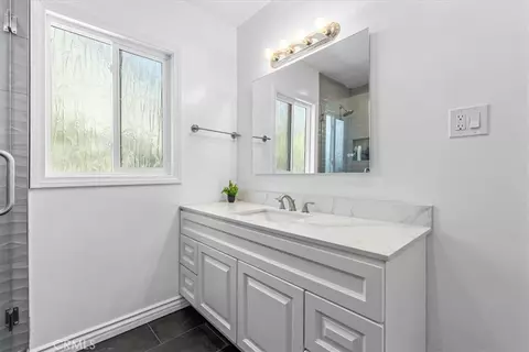 Bath - 3633 Lime, Long Beach, CA 90807 photo 3 of 3
