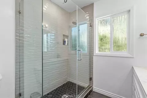 Bath - 3633 Lime, Long Beach, CA 90807 photo 2 of 3