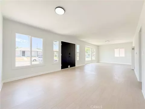 Living - 900 N Evers Ave, Compton, CA 90220 photo 2 of 6
