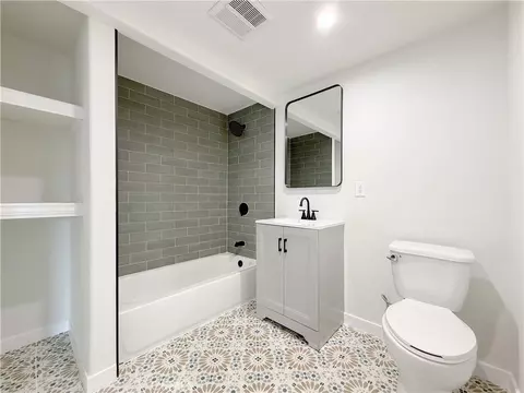 Bath - 900 N Evers Ave, Compton, CA 90220 photo 3 of 4