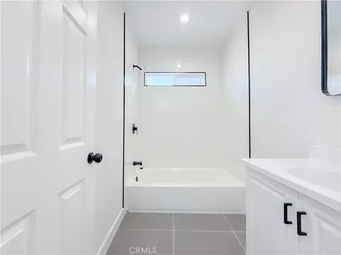 Bath - 900 N Evers Ave, Compton, CA 90220 photo 2 of 4