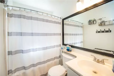 Bath - 3018 Sundown Ln, Corona, CA 92882 photo 4 of 4