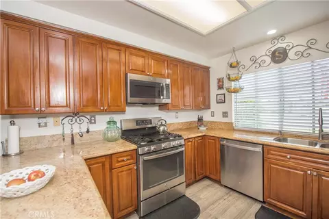 Kitchen - 3018 Sundown Ln, Corona, CA 92882 photo 3 of 5