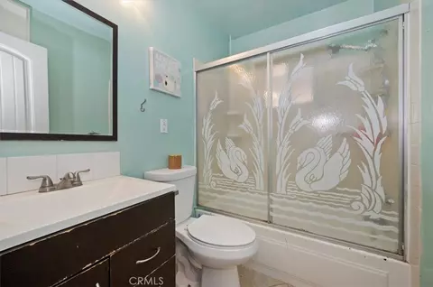 Bath - 24288 Zurich Dr, Crestline, CA 92325 photo 5 of 5