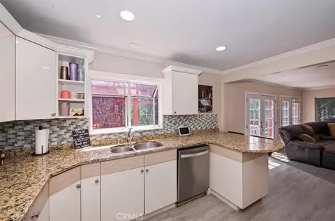 Kitchen - 24288 Zurich Dr, Crestline, CA 92325 photo 5 of 6