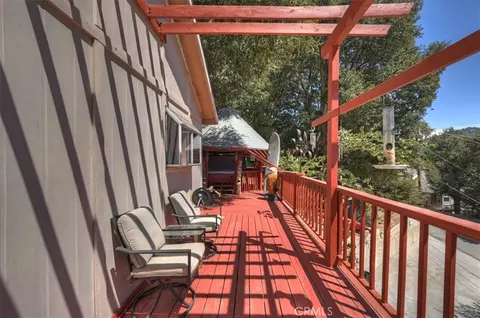 Exterior - 24288 Zurich Dr, Crestline, CA 92325 photo 4 of 12