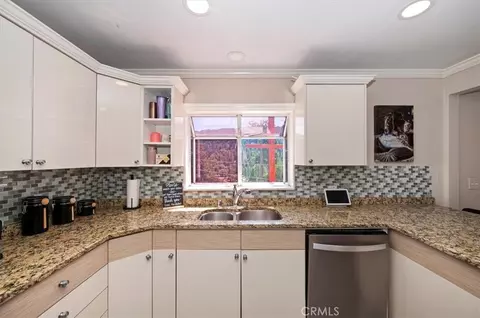 Kitchen - 24288 Zurich Dr, Crestline, CA 92325 photo 4 of 6