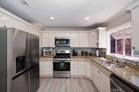 Kitchen - 24288 Zurich Dr, Crestline, CA 92325 photo 1 of 6