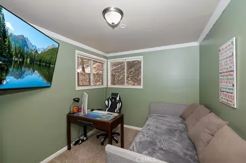 Bedroom - 24288 Zurich Dr, Crestline, CA 92325 photo 9 of 11