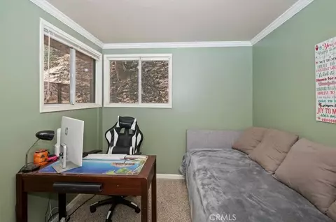 Bedroom - 24288 Zurich Dr, Crestline, CA 92325 photo 10 of 11