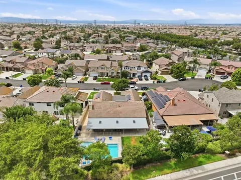 View/Area - 6248 Pear Ave, Eastvale, CA 92880 photo 8 of 10