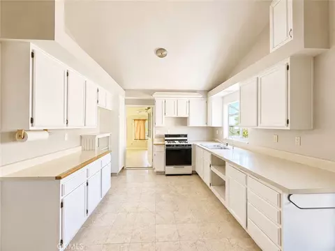 Kitchen - 35339 San Pablo, Yucaipa, CA 92399 photo 2 of 2