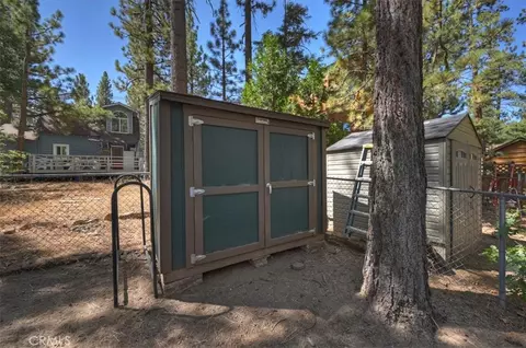 Exterior - 42587 Cedar, Big Bear Lake, CA 92315 photo 4 of 5