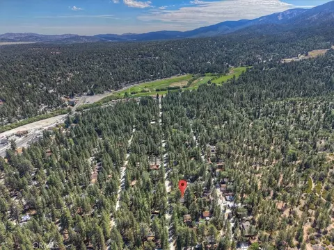 View/Area - 42587 Cedar, Big Bear Lake, CA 92315 photo 3 of 4