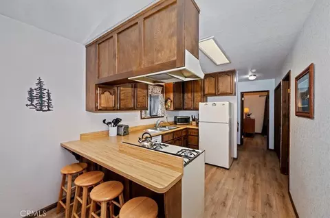 Kitchen - 42587 Cedar, Big Bear Lake, CA 92315 photo 1 of 3