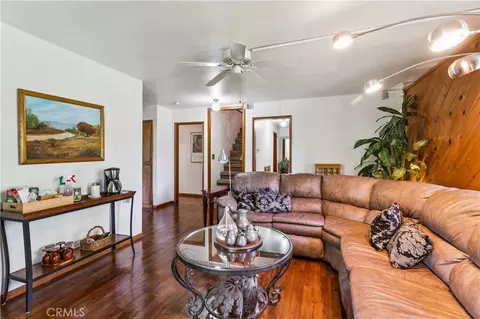 Living - 901 Nesthorn, Crestline, CA 92325 photo 4 of 5