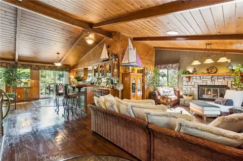 Living - 901 Nesthorn, Crestline, CA 92325 photo 1 of 5