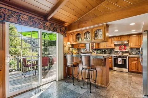 Kitchen - 901 Nesthorn, Crestline, CA 92325 photo 2 of 9