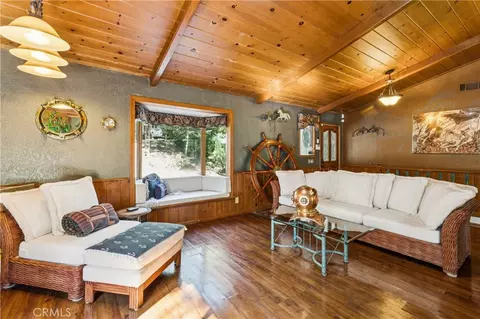 Living - 901 Nesthorn, Crestline, CA 92325 photo 3 of 5