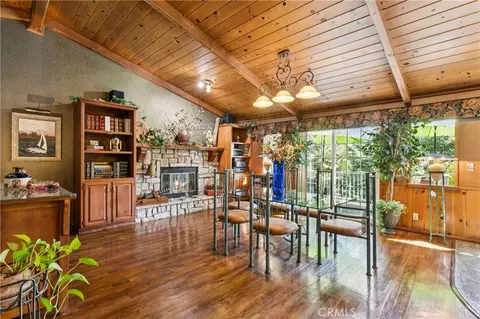 Dining - 901 Nesthorn, Crestline, CA 92325 photo 1 of 2