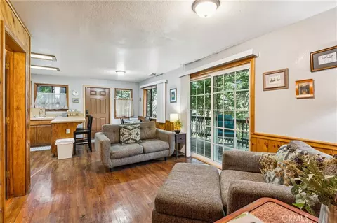 Living - 901 Nesthorn, Crestline, CA 92325 photo 5 of 5