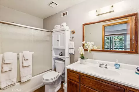 Bath - 901 Nesthorn, Crestline, CA 92325 photo 5 of 5