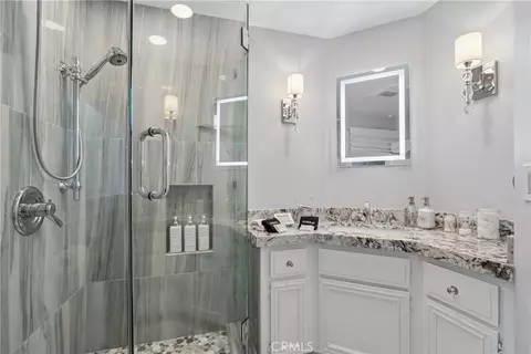 Bath - 229 Hemlock Dr, Lake Arrowhead, CA 92352 photo 5 of 7