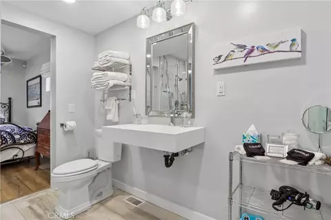 Bath - 229 Hemlock Dr, Lake Arrowhead, CA 92352 photo 3 of 7