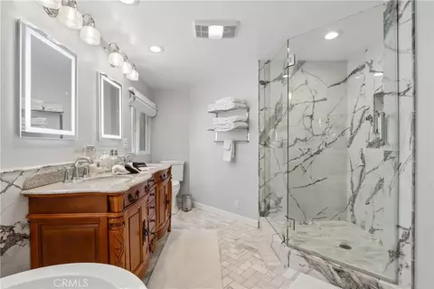Bath - 229 Hemlock Dr, Lake Arrowhead, CA 92352 photo 6 of 7