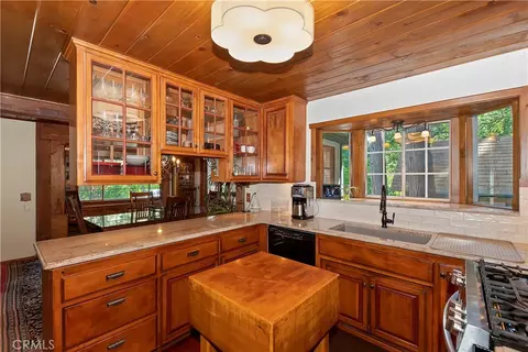 Kitchen - 23280 Brookside Rd, Crestline, CA 92325 photo 1 of 3